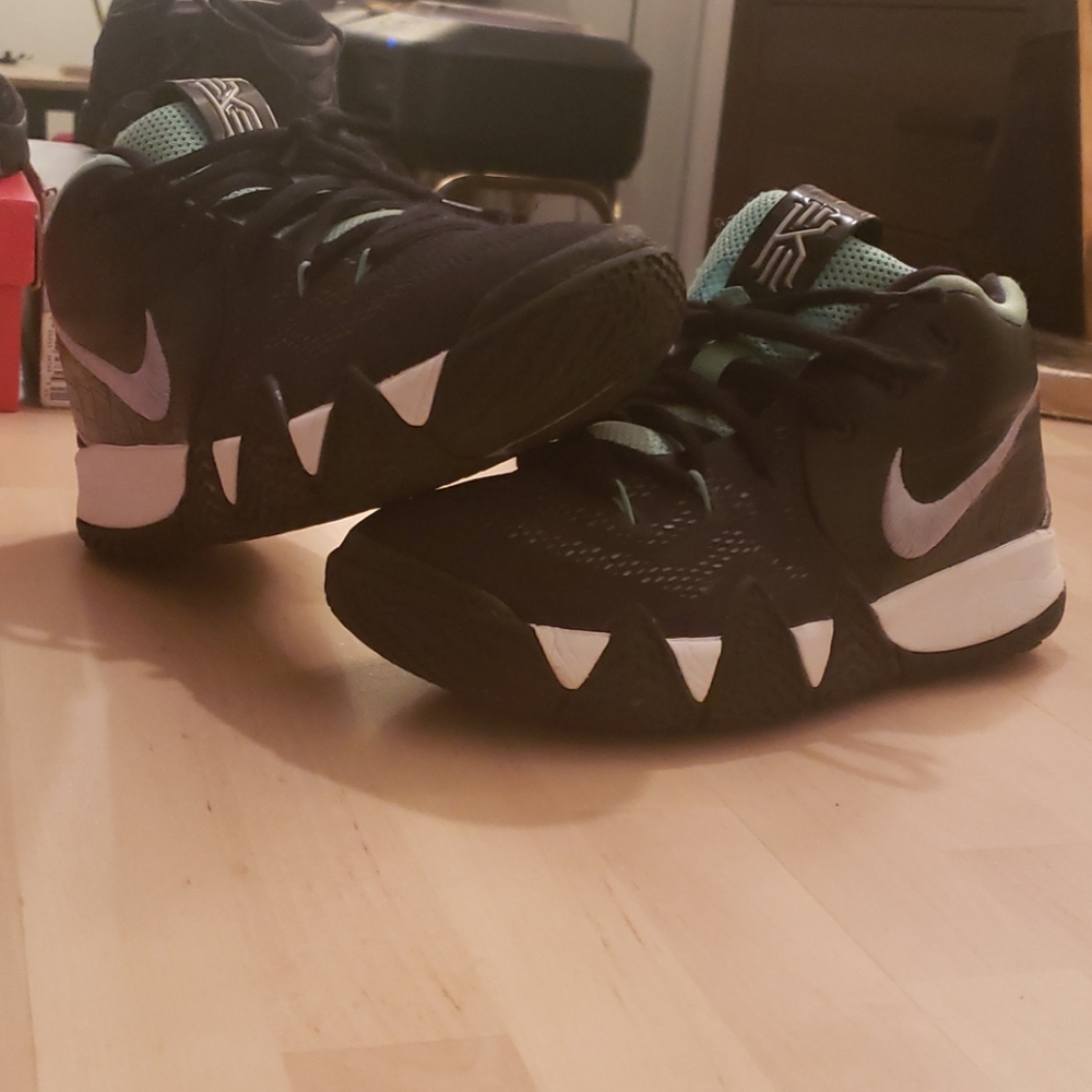 Boys shoes